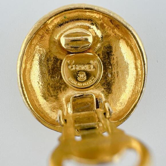 CHANEL Vintage Gold Earrings - Picture 6 of 6